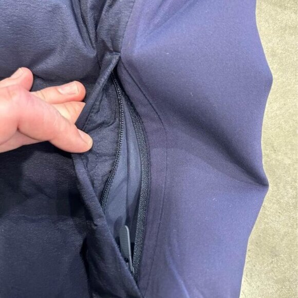 Lululemon Goose Down Puffer Sweater Navy Blue Size 4 Crew Neck - Picture 5 of 11
